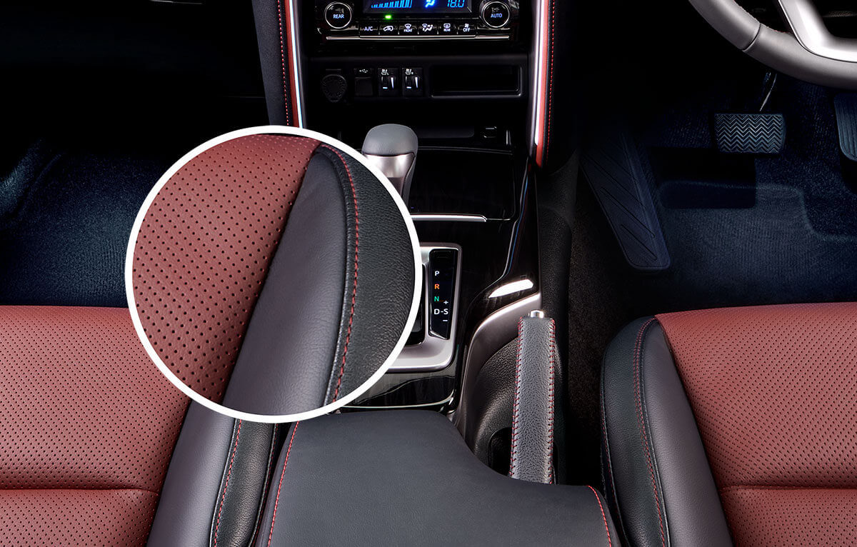 Interior Contrast Stiching on Console Box