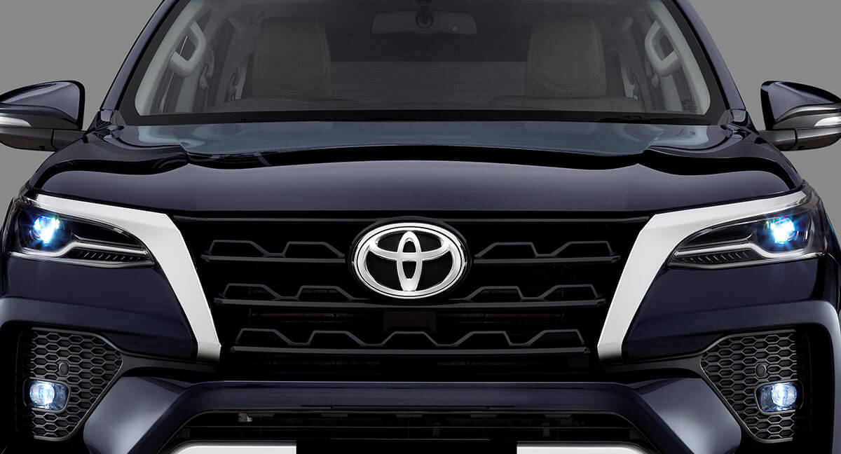 Bold New Trapezoid Grille with Chrome Highlights & Pontoon Shaped Bumper with Skid Plate