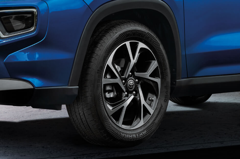 Sleek and Dynamic R17 (43.18 cm) Alloy Wheels