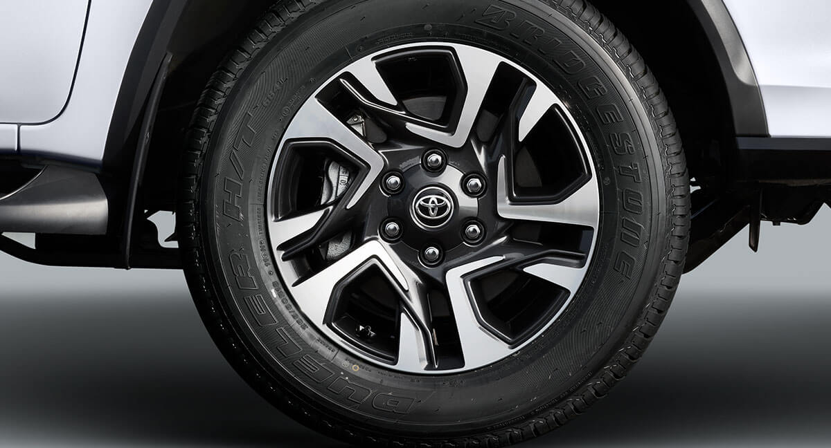 18” Multi-layered Machine Cut Alloy Wheels